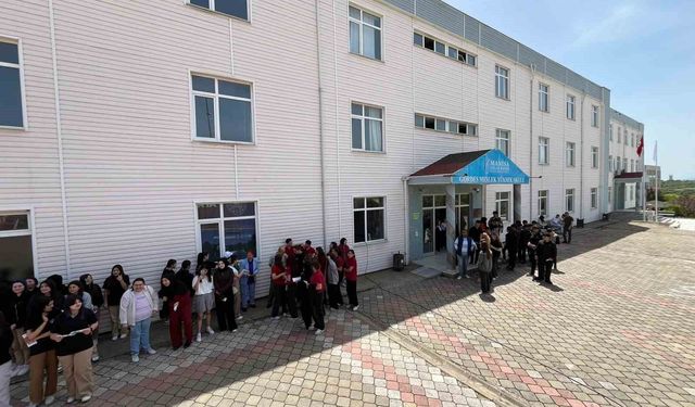 Manisalı öğrenciler depremi yaşadı