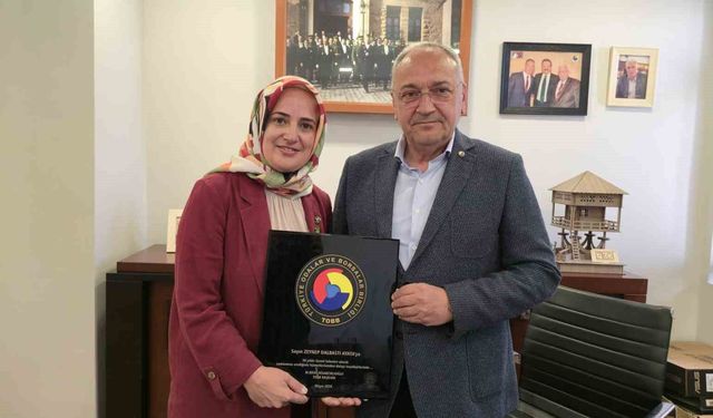 Mesleğinde 30 yılı doldurdu, plaketini Cumhurbaşkanı Erdoğan'ın elinden aldı