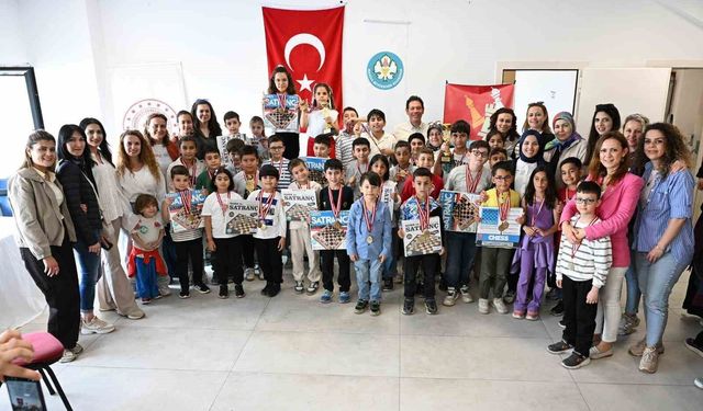 Minik satranççılar Manisa'da yarıştı