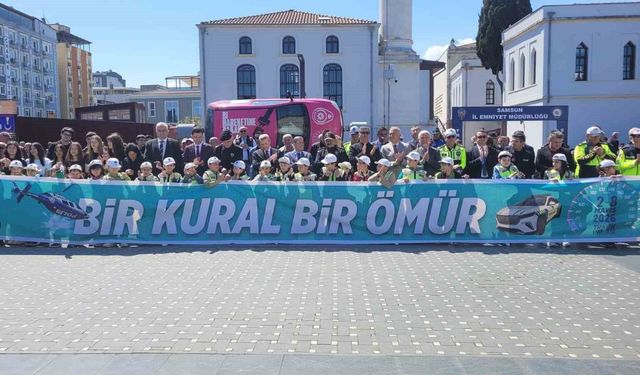 Minikler direksiyona geçti, vatandaşlar takla simülasyonunu deneyimledi