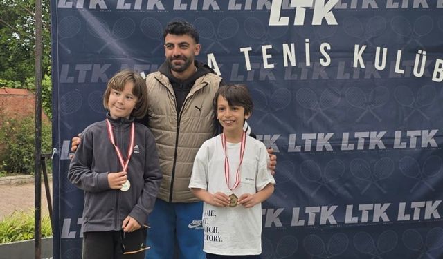Minikler tenis turnuvasından başarılarla döndü