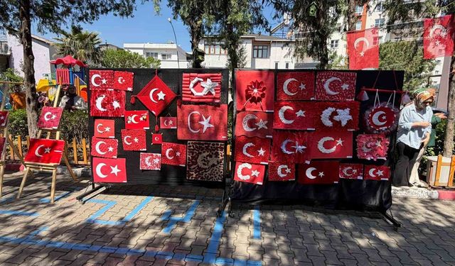 Osmaniye'de minik öğrencilerden el emeği bayrak sergisi