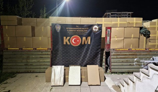 Polis 20 milyon TL'lik kaçak doldurulmuş makaron ele geçirdi