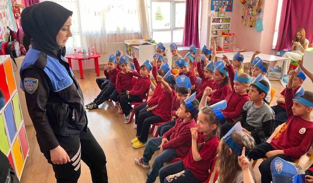 Polislerden miniklere eğitim
