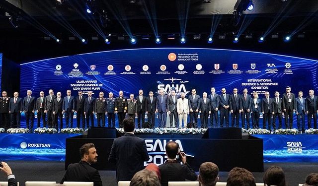 Rektör Çakmak, SAHA 2026'da savunma sanayii temsilcileriyle bir araya geldi