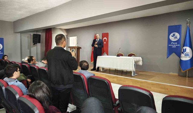 Rektör Elmastaş'tan Ercişli öğrencilerle kariyer planlaması söyleşisi