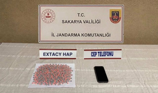 Sakarya'da 3 ilçede uyuşturucu operasyonu: Evlerini uyuşturucu imalathanesine çevirmişler