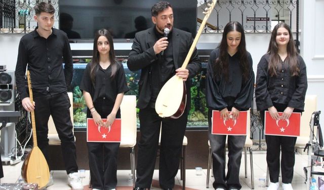 Samsun'da liseliler milli ve manevi değerleri ezgilerle yaşatıyor