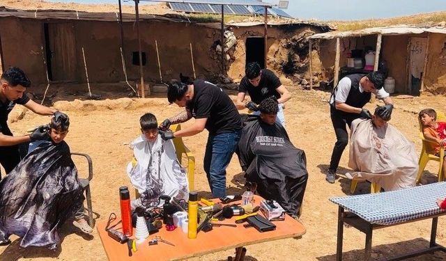 Şanlıurfa'da gönüllü berberler çocukları tıraş etti