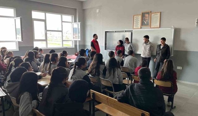 Sarıkamış'ta öğrencilere terörle mücadele ve dijital güvenlik semineri