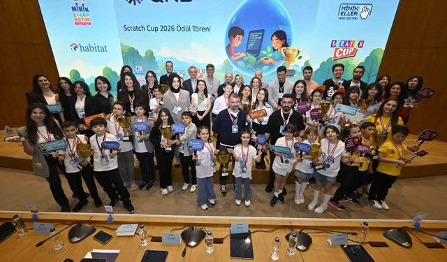 Scratch Cup 2026'da 'Minik Eller', 'Gelecek İçin Bir Damla' temasıyla sürdürülebilirlik ve net sıfır odağında projeler geliştirdi
