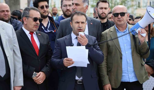 SCÜ çalışanları, bankaların promosyon tutumunu protesto etti