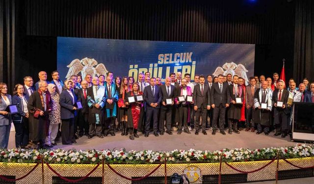 Selçuk Üniversitesinde başarıya katkı sağlayanlar onurlandırıldı