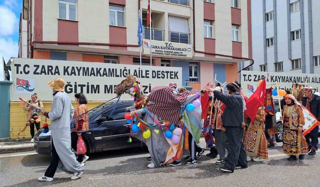 Sivas'ta geleneksel 'saya gezmesi' renkli görüntülere sahne oldu