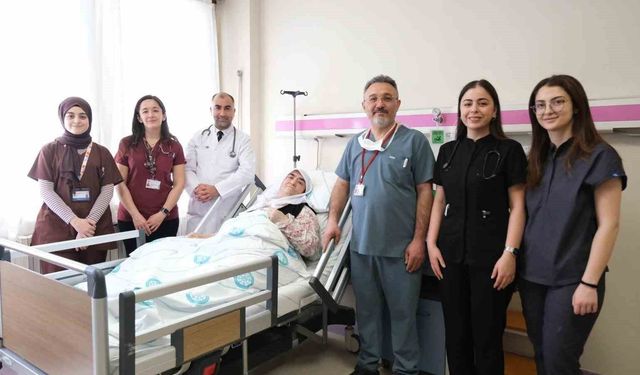 Sivas'ta hastanın göğüs duvarındaki 8 kiloluk tümör başarıyla çıkarıldı