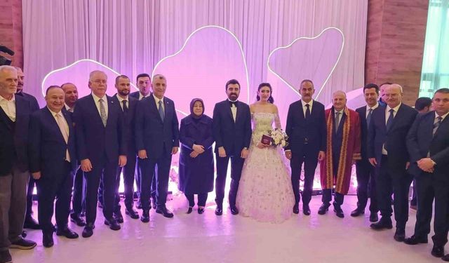 Siyaset, bürokrasi ve iş dünyası düğünde buluştu