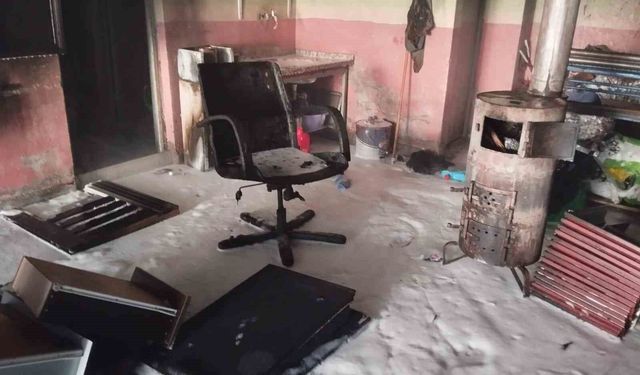 Sobaya dökülen tinerin parlamasıyla ağır yaralanan genç 2 günlük yaşam savaşını kaybetti