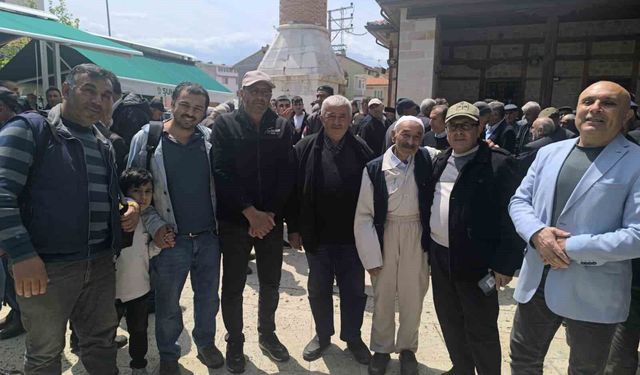 Şuhut'ta hacı adayları dualarla kutsal topraklara uğurlandı