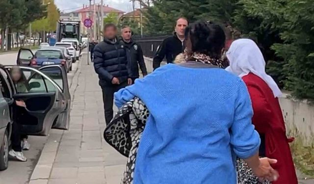 Tanığın verdiği ifadeyi beğenmeyen sanık yakınları hırsını kadın gazetecilerden çıkardı