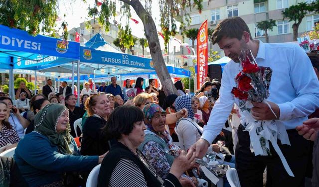 Tarsus'ta Anneler Günü coşkusu: Anneler ve çocuklar aynı sahnedeydi