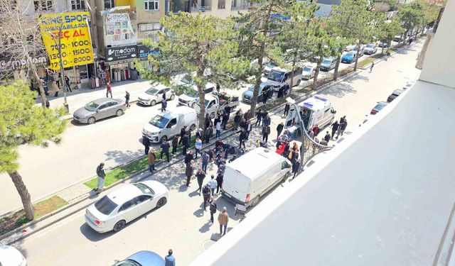 Tatvan'da motosiklet ile elektrikli bisiklet çarpıştı: 2 yaralı