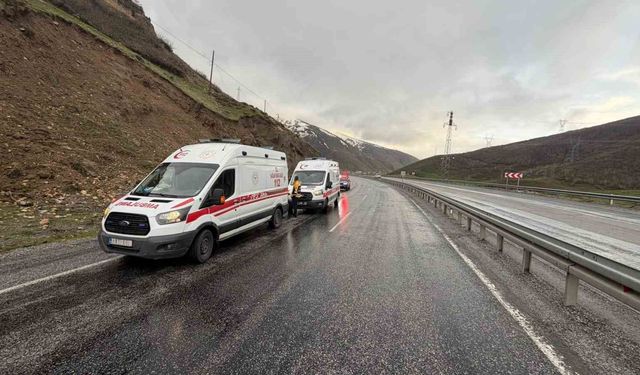 Tatvan'da trafik kazası: 2 yaralı