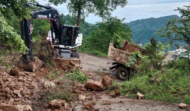 Trabzon'da ekiplerin sel ve heyelan seferberliği