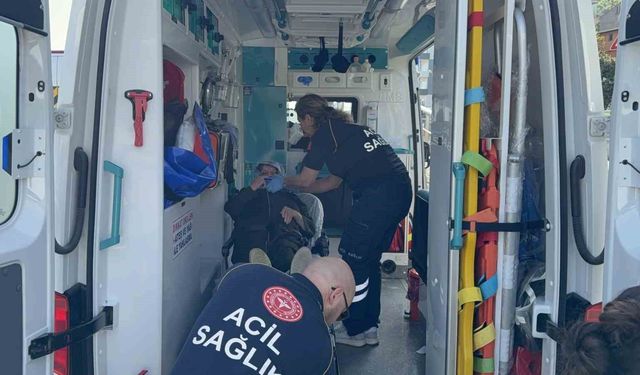 Tramvayın çarptığı kadın hastanelik oldu
