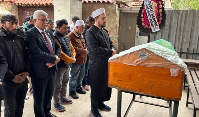 Tüfekle vurularak hayatını kaybeden 14 yaşındaki Gizem Özdemir son yolculuğuna uğurlandı