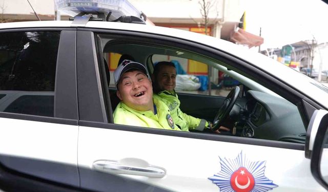 Üniformayı giydi, denetime çıktı: Down sendromlu Oğuz Kaan'ın en mutlu günü