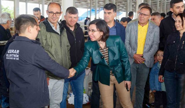 Uşak Belediye Başkan Vekili Özkan'dan hayvan pazarına bayram ziyareti