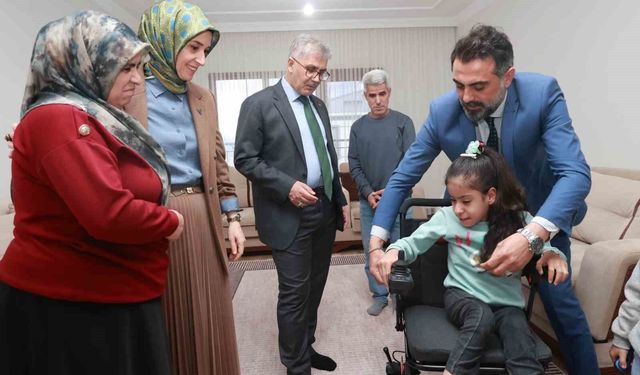Vali Çelik, minik Sümeyye'nin rüyasını gerçekleştirdi