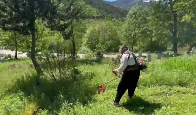 Vatandaşın gönüllü mezarlık temizliği takdir topladı