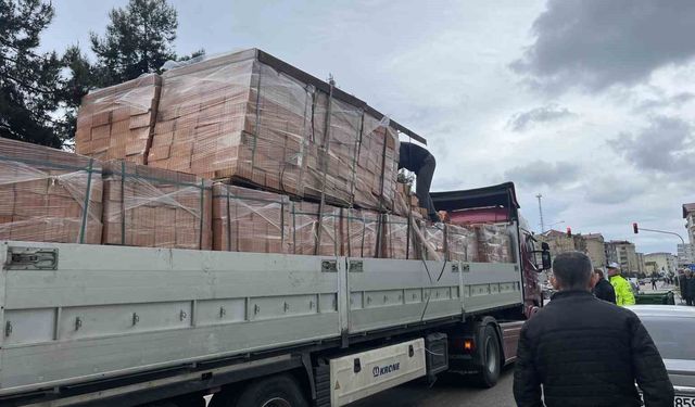 Yaralanan eşini kurtarmak isterken kendisi de yaralandı