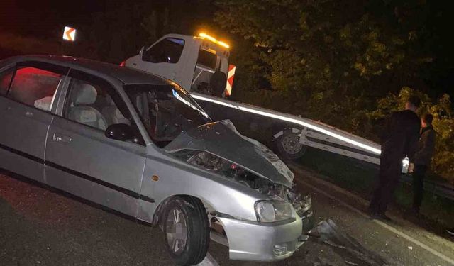 Yolda kalan aracı almak için giden çekiciye otomobil çarptı
