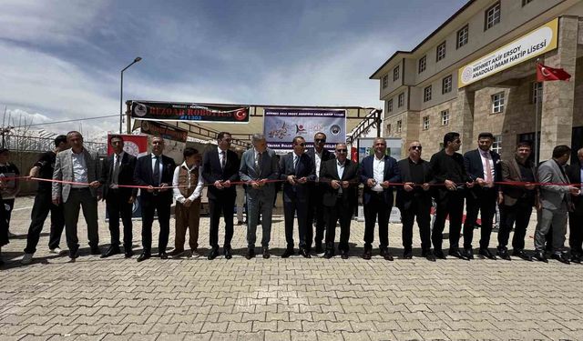 Yüksekova'da TÜBİTAK şenliği: Bilim ve yöresel lezzetler bu fuarda buluştu