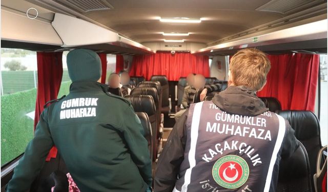 Yunanistan'dan yurda giriş yapan yolcu otobüsünden 4 kaçak göçmen çıktı