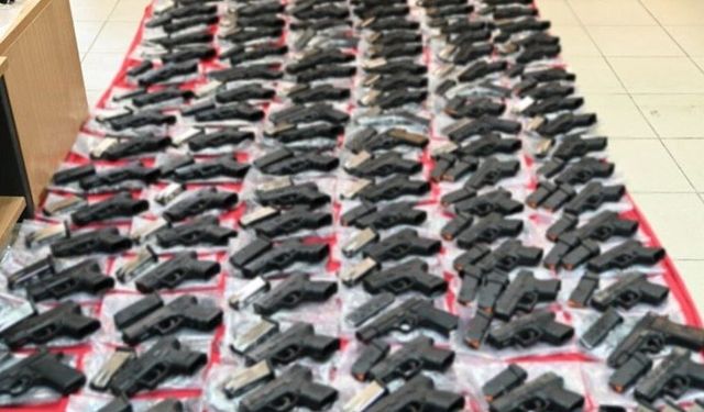 Yunanistan'ın Meriç sınırında silah operasyonu: 147 tabanca ele geçirildi, 13 Türk vatandaşı gözaltına alındı