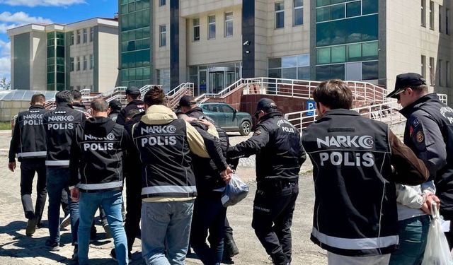 Zehir tacirlerine şafak operasyonu: Kars'ta 114 gram metamfetamin ele geçirildi, 2 tutuklama