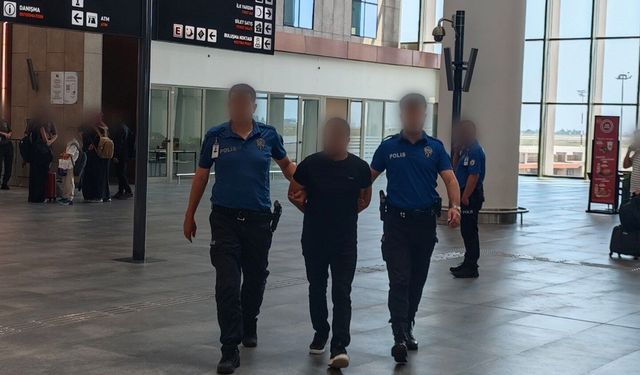 13 yıl hapis cezasıyla aranan şahıs havalimanında yakalandı