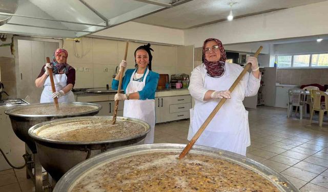 5 bin kişilik aşure yapılarak, tüm ilçeye dağıtıldı