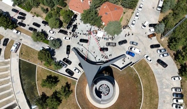 9. Cumhurbaşkanı Süleyman Demirel'in 11'inci yıl anmasına katılımın az olduğu gözlendi
