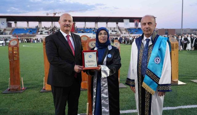 Adıyaman Üniversitesi'nde mezuniyet coşkusu yaşandı