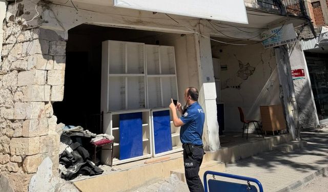 Adıyaman'da tehlike saçan metruk bina vatandaşları korkutuyor