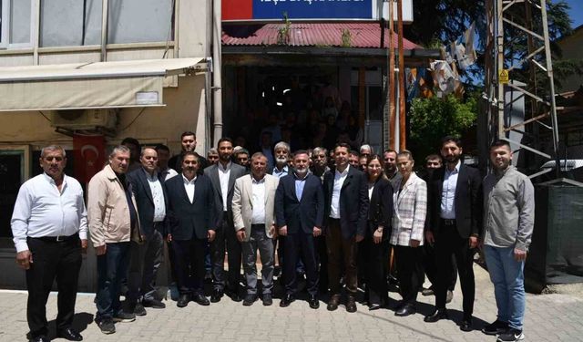 AK Parti Adana teşkilatı bayram boyunca sahadaydı