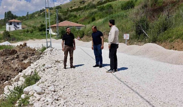 Akçadağ'da 6 kilometrelik grup yolunda çalışmalar devam ediyor