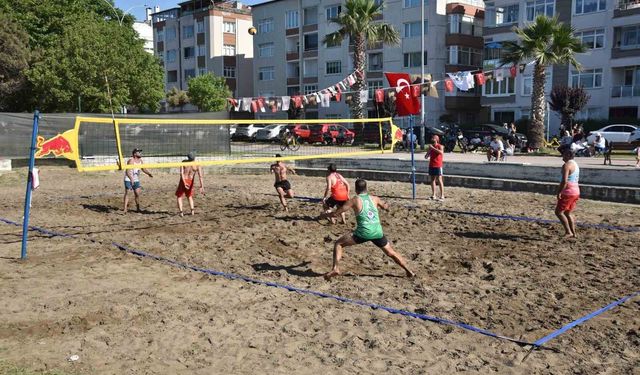 Atakum'da plaj voleybolu heyecanı yaşandı