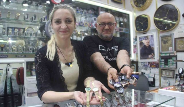 Babadan oğula 3 kuşaktır süren saatçiliğin 4'üncü kuşak kadın temsilcisi