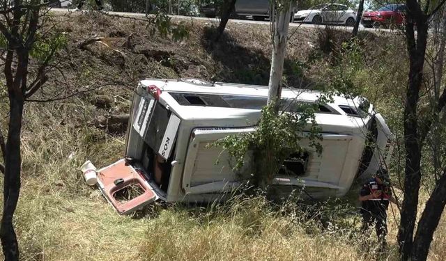 Balıkesir'de yolcu minibüsü ile otomobil kaza yaptı; 14 yaralı