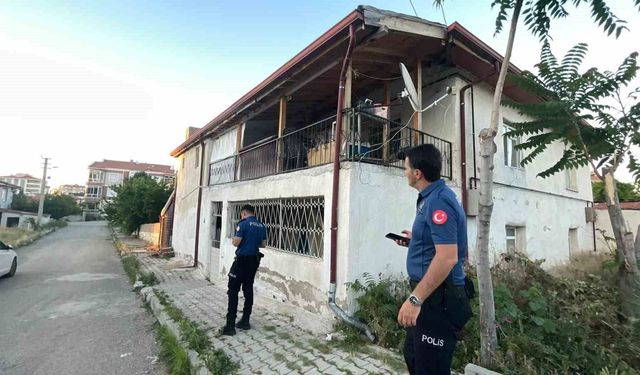 Balkondan düşen 3 yaşındaki çocuk yaralandı